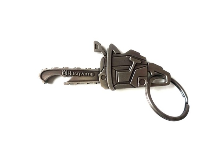 Keyring/Bottle Opener Husqvarna in der Gruppe Husqvarna Forst- und Garten produkte / Husqvarna Kleidung/Ausrüstung / Arbeitskleidung / Zubehör bei GPLSHOP (5909600-01)