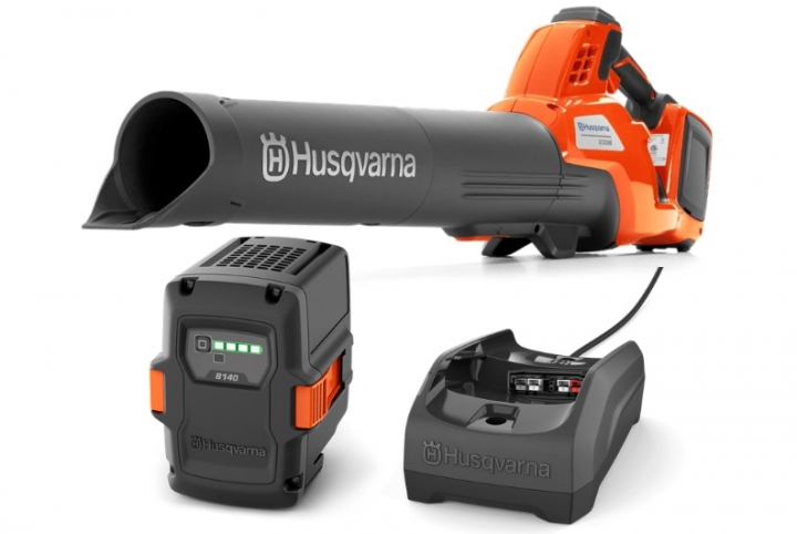 Husqvarna 230iB mit Akku und Ladegerät in der Gruppe Husqvarna Forst- und Garten produkte / Husqvarna Blasgeräte / Akkubetriebene Laubblasgeräte bei GPLSHOP (9707444-02)