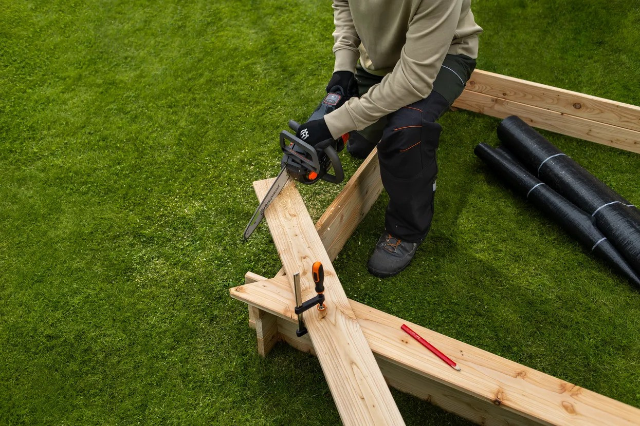 Husqvarna Aspire® Motorsäge C15X-P4A mit Akku und Ladegerät