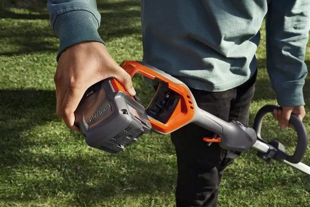 Husqvarna 220iR Akku-Trimmer inkl. Akku & Ladegerät