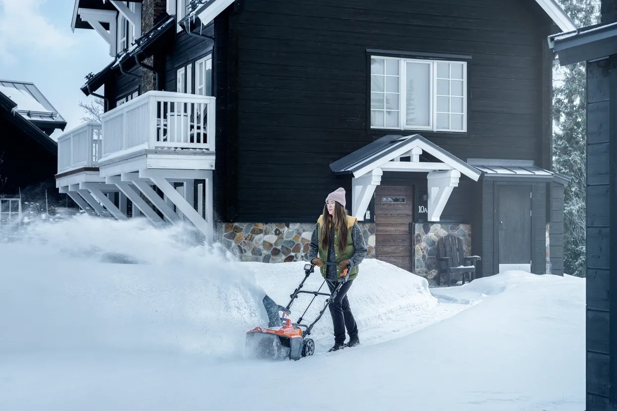 Husqvarna ST 143i Schneefräse