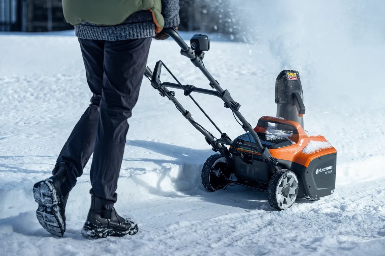 Husqvarna ST 143i Schneefräse
