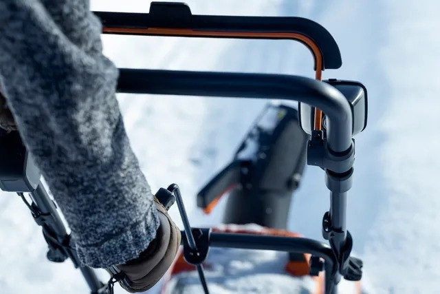 Husqvarna ST 143i Schneefräse