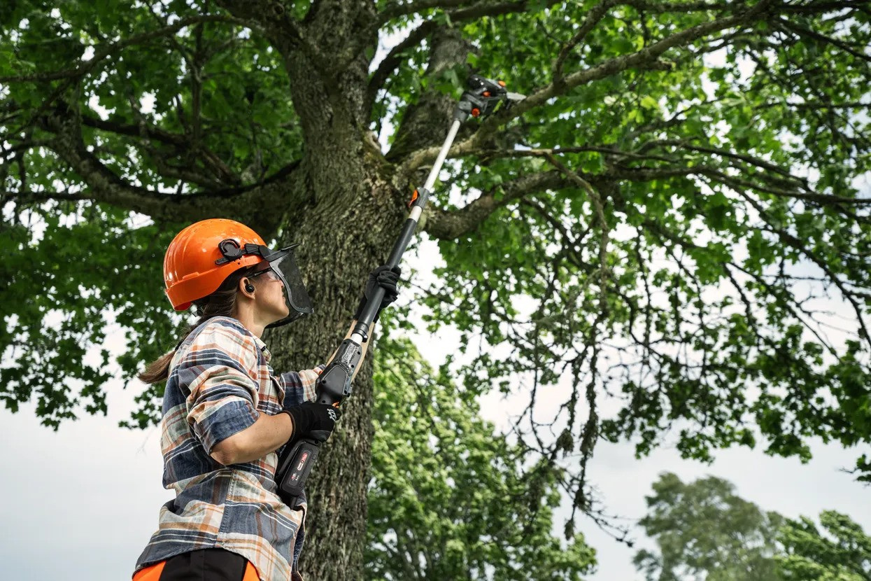 Husqvarna Aspire® Hochentaster P8X-P4A (+ Verlängerung-P4A) mit Akku und Ladegerät