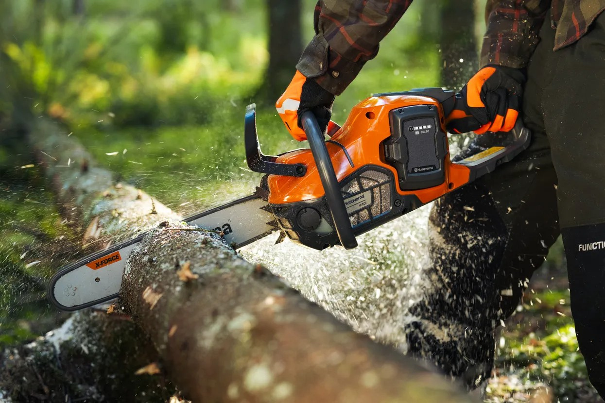 Husqvarna 440i Akku-Motorsäge inkl. Akku & Ladegerät